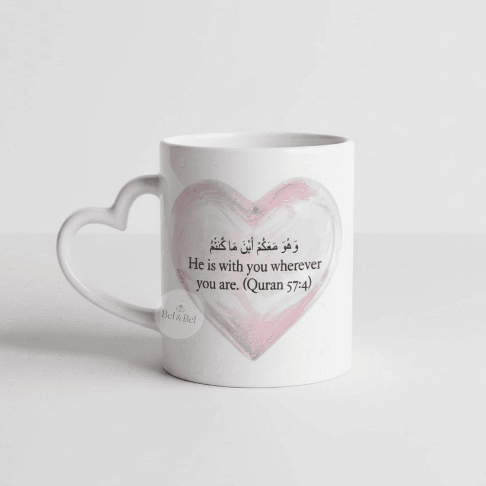 Mug Cœur Islamique « He is with you » – Verset Coranique (57:4) – Design Rose & Spirituel - Bel & Bel